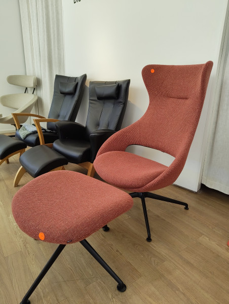 KARISMA Wing Entspannungssessel + Hocker / Musterstück